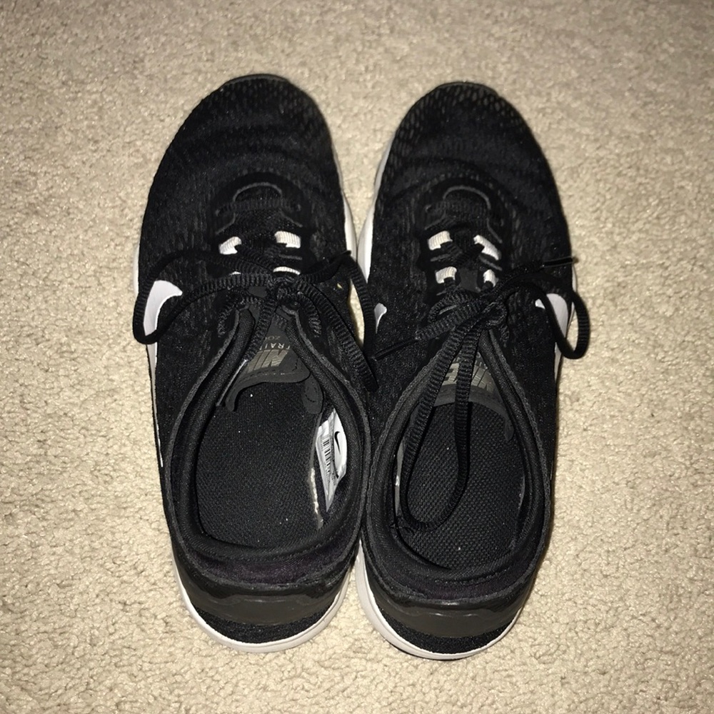 Black and white nike tennis shoes